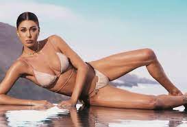 She returned to milan a few hours ago, but belen rodriguez continues to make her fans to experience the american dream through a video of high eroticism in a hotel room in new york. Belen Rodriguez Instagram Stratosferica Scatto Mozzafiato A Parigi Che Femmina