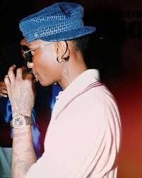 The bird Int-Toxy doing things. He's about to drop it