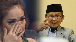 Before downloading you can preview any song by. Lirik Lagu Gugur Bunga Instrumen Lagu Pahlawan Di Pemakaman Bj Habibie Bikin Bulu Kuduk Merinding Tribun Jabar