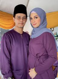 Ahead, we will also know about izreen azminda dating, affairs, marriage, birthday, body measurements, wiki, facts. Izreen Azminda Umum Sedang Hamil 4 Bulan Tahniah