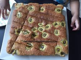 Seterusnya, putar telur + gula sehingga kembang. Resepi Kek Pisang Simple