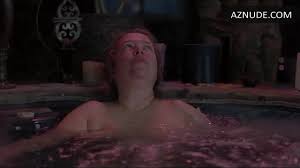 Kathy Bates Breasts, Butt movie in About Schmidt - UPSKIRT.TV