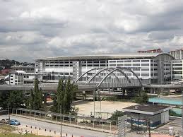 An easier way to reach this bus terminal is to take a taxi anywhere from the city, but make sure to stay away from rush hours to avoid getting stuck in traffic. Jerantut Homestay April 2017