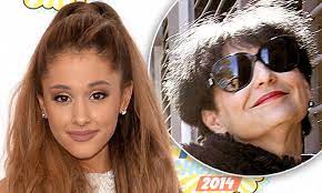 Ariana Grande S Mother Emerges In Sydney After Damaged Spray Tan Gun Is Used On The Singer Daily Mail Online