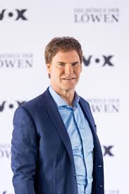 Carsten jens maschmeyer is a german billionaire businessman, investor, and panel member of the german reality television series die höhle de. Carsten Maschmeyer Steckbrief Bilder Und News Web De