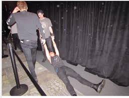 Michael Dragging Ashton On Floor After Concert 5 Seconds Of Summer 1d And 5sos Second Of Summer