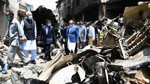 Ein flugzeug mit 81 menschen an bord ist in kolumbien abgestürzt. Pakistan Uberlebender Spricht Uber Den Flugzeugabsturz