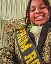 My boy won Prom Prince and sent me this selfie… 🥹😍🤣🤣