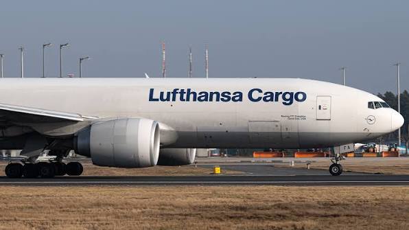 pictures you can hear. the sound of roaring GE90's.✨🙌🏻🫶🏻 Aircraft:  Boeing 777-FBT Registration: 🇩🇪D-ALFA Airline: Lufthansa Cargo Age: 12  years Airport: Frankfurt Main Intl. Airport (FRA ...