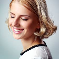 Damen, die freuen sich auf den winter 2021 mit der ankunft der neuen frisur präsentiert sie auch immer wieder auf dem weg der. Verspielter Bob Mit Seitenscheitel Bob Frisuren Kurz Und Mittellang