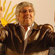 Hugo moyano, que corre riesgo de ir a la cárcel por malversación, paraliza buenos aires y muestra su fortaleza con una gran manifestación en contra del gobierno. Hugo Moyano Moyanohugoreal Twitter