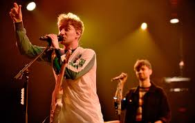 Glass animals perform 'winter wonderland' live ❄️ | mtv music. Watch Glass Animals Perform Heat Waves On The Streets Of Hackney