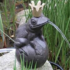 Teichfigur Froschkonig Wasserspeier In 2020 Wasserspeier Teichfiguren Froschkonig