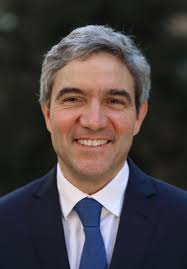 Wenn der Gesetzgeber einer verfassungswidrigen Strafnorm  Verfassungsgerichtspräsident werden soll