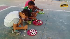 Los juegos cooperativos con niños son un método idóneo para que padres y profesores trabajen con ellos aspectos tan importantes en el desarrollo de su personalidad como la empatía, la ayuda a los demás, la organización, la coordinación, la resolución de conflictos o la toma de decisiones. La Mejor Recopilacion De Juegos Creativos Nivel Dios Para Tus Clases De Educacion Fisica Youtube