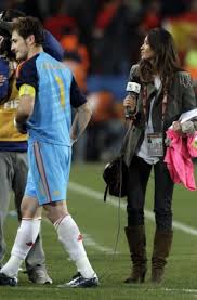 Las mejores paradas de iker casillas en el real madrid. Er Kann Nicht An Sich Halten Iker Knutscht Sturmisch Seine Sara Bei Einem Interview Nach Dem Wm Sieg Stuttgarter Nachrichten