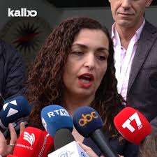 Gjatë një takimi të Komsionit Parlamentar për Kulturë, Rini dhe Sport,  ish-ministrja Vlora Dumoshi, tash deputete e LDK-së, kërkoi nga ministri  aktual i MKRS-së, Harulla Çeku, që të paguhet një bredh i