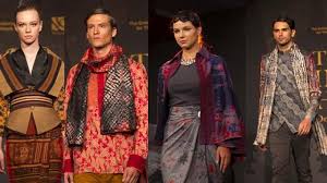 Model baju dari kain tenun jepara inilah kenapa harga kain tenun relatif lebih mahal bila dibandingkan dengan kain batik. Koleksi Modern Tenun Sumba Dipamerkan Di Belanda Tribunnews Com Mobile