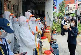 本土疫情持續升溫，今天（17 日）新增 333 例本土案例，各大縣市都有確診者及相關足跡，地方政府也都持續提升警戒，但今天晚間高雄市鳳山區仁惠婦幼醫院，傳出有確診案例，醫院外出現防疫巴士，準備將人載往檢疫所隔離。 高雄衛生局長黃志中今天晚上 10 點 30 分，也到醫院門口證實此事，據. ä»æƒ é†«é™¢ç«é€Ÿæ¸…é›¶é™³å…¶é‚24hå…§å¿«é€Ÿè™•ç½®æŽ§åˆ¶ç–«æƒ…