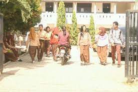 Sma negeri (sman) 1 tangerang selatan, merupakan salah satu sekolah menengah atas negeri yang ada di provinsi banten, indonesia.sama dengan sma pada umumnya di indonesia masa pendidikan sekolah di sman 1 tangerang selatan ditempuh dalam waktu tiga tahun pelajaran, mulai dari kelas x sampai kelas xii. Siswa Smkn 1 Tangsel Demo Tuntut Sistem Belajar Kembali Dua Shift