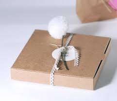 Invitaciones, etiquetas para candy bar, wrappers y toppers para cupcakes, cajas para souvenirs, dulceros, sorpresas o. Caja Con Pompon Para Invitacion De Boda