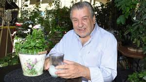 Καλεσμένη στην εκπομπή, dot, με παρουσιαστές τη νάνσυ ζαμπέτογλου και τον θανάση αναγνωστόπουλο, βρέθηκε η ηθοποιός κωνσταντίνα μιχαήλ, η οποία μεταξύ άλλων αναφέρθηκε στα σεξιστικά σχόλια που έχει δεχθεί για την εξωτερική της εμφάνιση. Xalkias Gia Gewrgoylh Kotzam Eyrwboyleyths Na Ginei Kriths People Amp Style Eidhseis