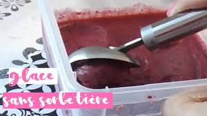 Pour cela, rien de plus simple, il suffit de congeler les fruits que l'on souhaite transformer en glace. Glace Express Maison 2 Ingredients Sans Sorbetiere Youtube