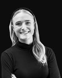 Hillary Crowe's Instagram, Twitter & Facebook