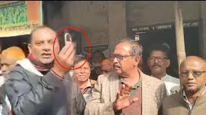 ঠাকুরগাঁও - ভোটের পরদিনই আ.লীগের অফিস খুলে দিলেন বিএনপি নেতা ভোটে জিতেই  কার্যক্রম নিষিদ্ধ থাকা আওয়ামীলীগের একটি দলীয় কার্যালয়ের তালা ...