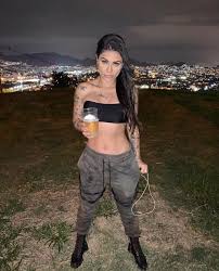 Mc marcelly, mc pqd — medley 2k20 23:21. Mc Marcelly E Abordada Por Policiais Com Tiros Para O Alto 02 11 2019 Uol Tv E Famosos