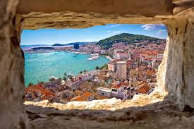 It lies on the eastern shore of the adriatic sea and is spread over a central peninsula and its surroundings. Croatia Usa Studyabroad