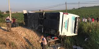 Kazada 15 kişi hayattını kaybetti. Balikesir De Otobus Kazasi 1 Olu 40 Dan Fazla Yarali