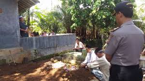 Ketika di dalam rumah, ramlan pun turut menodongkan pistolnya kepada pembantu di rumah tersebut. Kronologi Temuan Jasad Anak Di Tumpukan Sampah Diduga Korban Pembunuhan Suara Jateng
