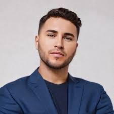 Rose Leos's Instagram, Twitter & Facebook