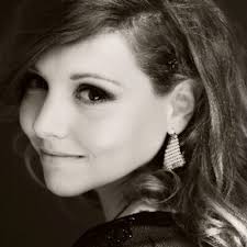 Ruth Bateman's Instagram, Twitter & Facebook