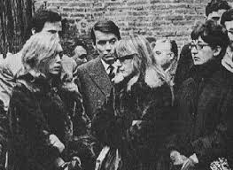 La nuova versione degli album in studio di fabrizio de andré. Il Funerale Dal Corriere Della Sera 31 Gennaio 1967