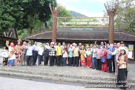 Terokai sarawak dalam masa setengah hari itulah yang dijanjikan oleh kampung budaya sarawak, sebuah muzium 'award winning' yang menawarkan pengenalan terbaik bagi cara hidup dan budaya tempatan. 23 Senators From Dewan Negara Visit Sarawak Cultural Village