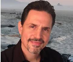 Holes In The Fence -by Peter Shane : Earl, Sloane, Shane, Peter: Amazon.in:  Books