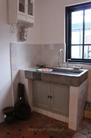 kleur deurtjes in combi witte witjes en zwart greepje keuken bijkeuken rustieke buitenkeukens thuis keukens