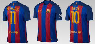 Le Fc Barcelone Presente Son Nouveau Maillot Domicile 2016 2017 Nike Sans Sponsor Pour Le Moment Sportbuzzbusiness Fr