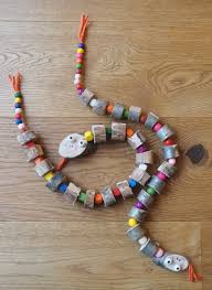Diesen Holzwurm Muss Man Einfach Mogen Diy Mama Mal 3 In 2020 Kinder Basteln Holz Basteln Mit Kindern Kinder Basteln Einfach