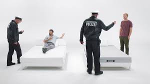 Betten für jedes schlafzimmer betten finden sie bei mömax in vielen größen: Nee Nee Nee Doch Fahr Zur Holle Bett1 De Legt Die Bekannteste Deutsche Presseportal