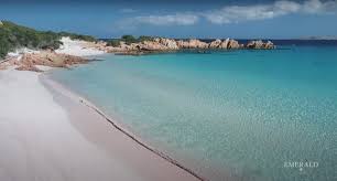 Budelli is an island in the maddalena archipelago, near the strait of bonifacio in northern sardinia, italy. Spiaggia Sabbia Rosa Budelli Perche Si Chiama Cosi Si Puo Raggiungere