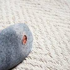 暮らし 靴下や衣類の穴を 簡単かわいい ダーニング で補修 やり方とコツ 家電 watch ダーニング ダーニングマッシュルーム 服 穴 補修