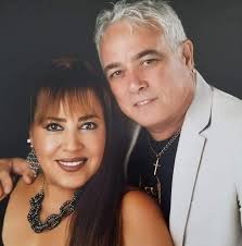 Who can replace an AC compressor in Davie?