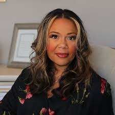 Kelly Caples's Instagram, Twitter & Facebook