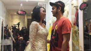 Iya saya langsung down, saya. Kesetiaan Buat Rio Reifan Pilih Henny Mona Jadi Calon Istrinya Kumparan Com