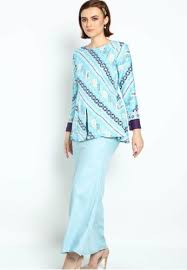 Chuan looi (yipieyaya.com) rambut dan solekan: Owl By Nora Danish Shania Batik By Owloveraya Kebaya Modern From Owlbynd In Blue Batik Baju Kurung Kebaya
