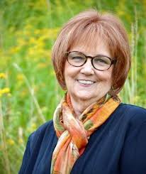 Democrat Sue Lynch unseats incumbent Mayor John Cannon in Portage nail-biter