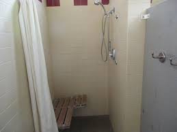 Ada Shower Stall With Pull Down Bench Locked In Down Position Cannot Raise Up Against The Wall Making Taking A Shower Difficult Picture Of Three Island Crossing State Park Glenns Ferry